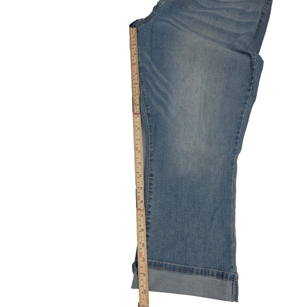 Signature by Levi Jeans Women 18 W34 Blue Denim Capri Mid-Rise Stretch Faded - Picture 8 of 10